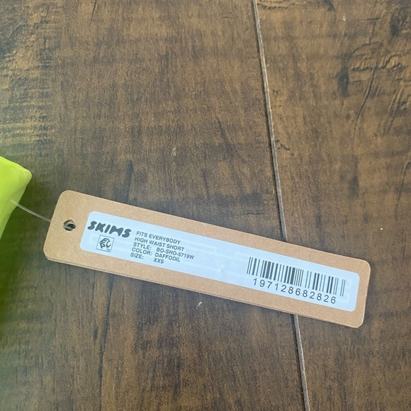 Skims Everybody High waisted shorts - Picture 8 of 8